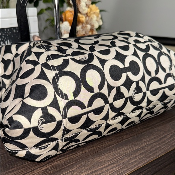 Coach Monochrome Patterned Shoulder Bag - Picture 10 of 17